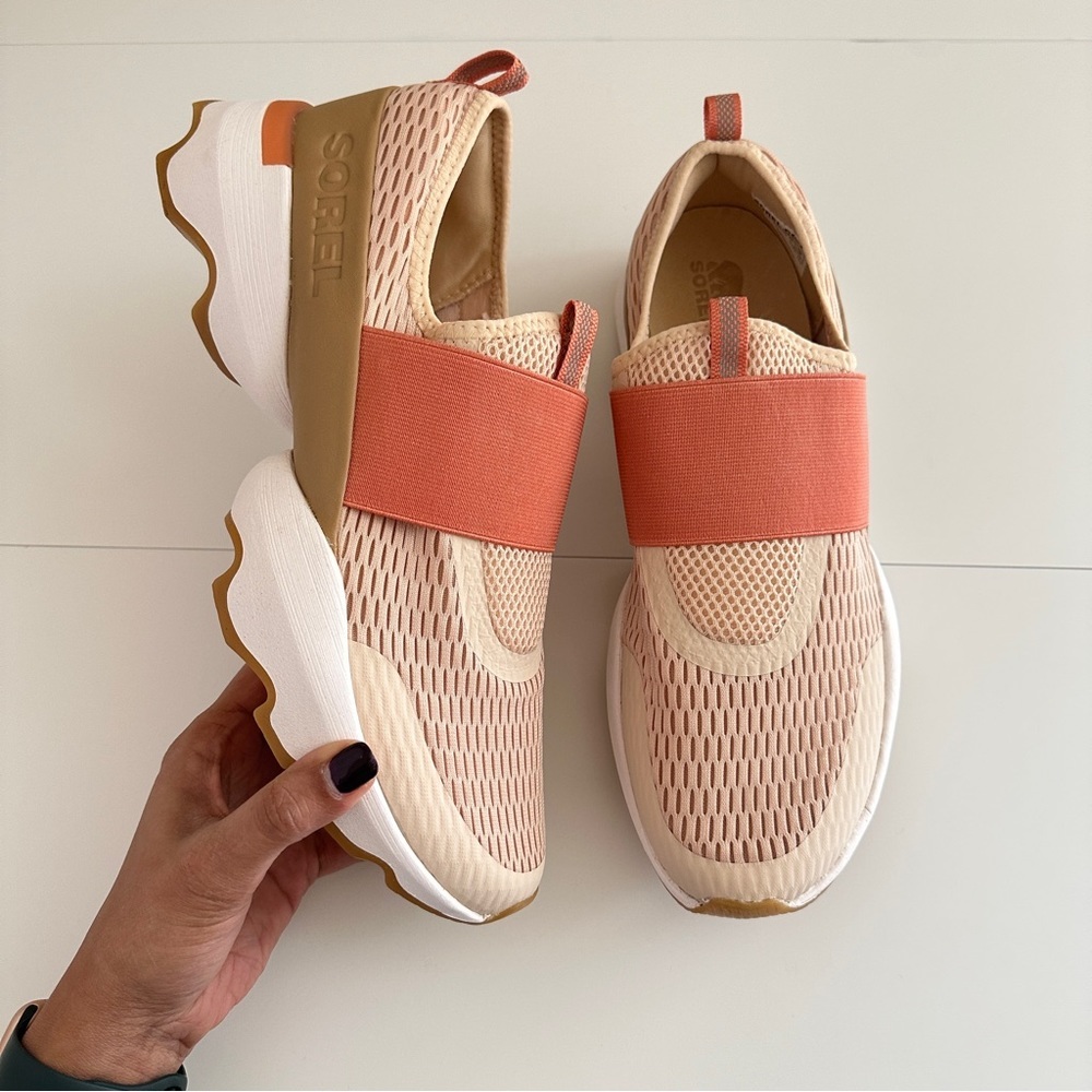 NWOT Sorel Women's Kinetic Impact Slip On Strap Shoes in Peach & White sz US 11